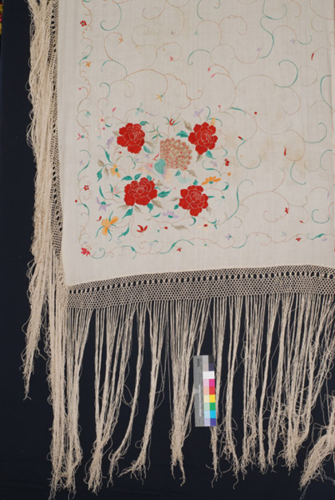 Silk aprisimen(i)ο kerchief with fringed edge