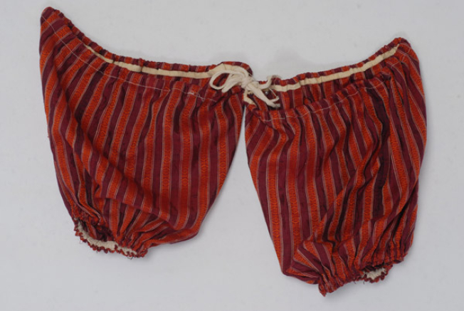 Pair of silk kartsas vrakiou