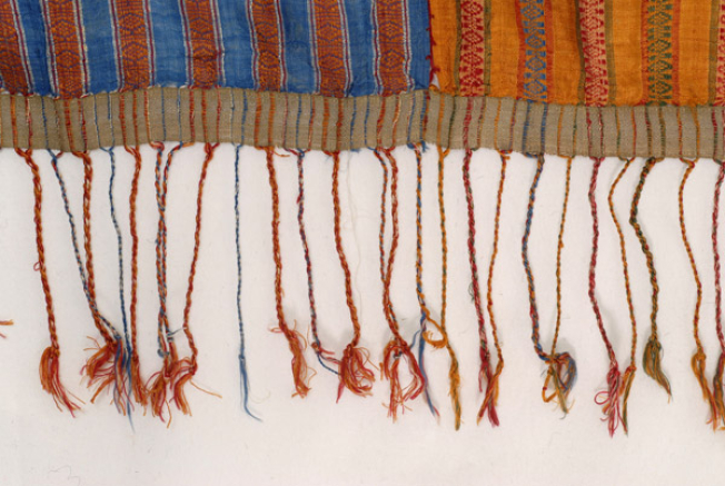 End, gold braid pierced with colourful fringes. Gold cord with gold button and crimson silk tassel