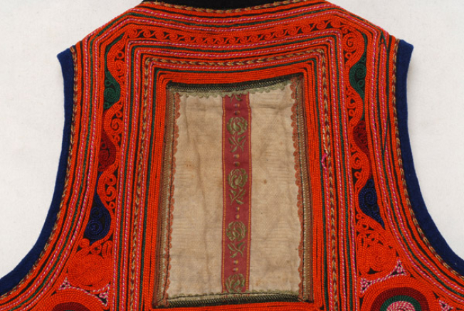 Back: upper decoration