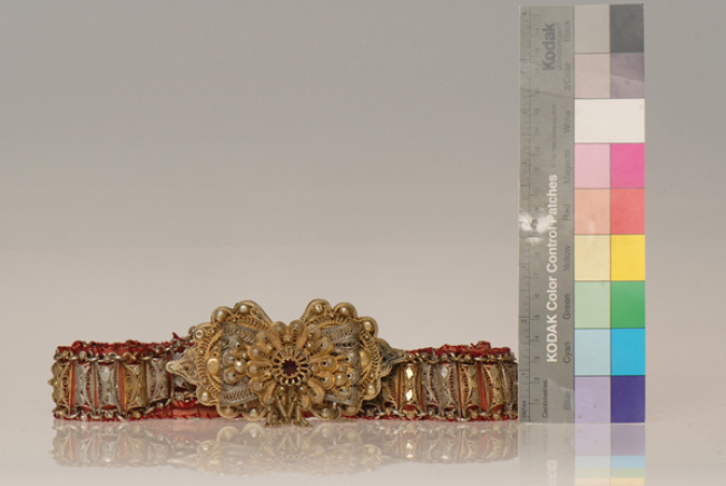 Assimozounaro, jointed, filigree belt covered in gilded coins