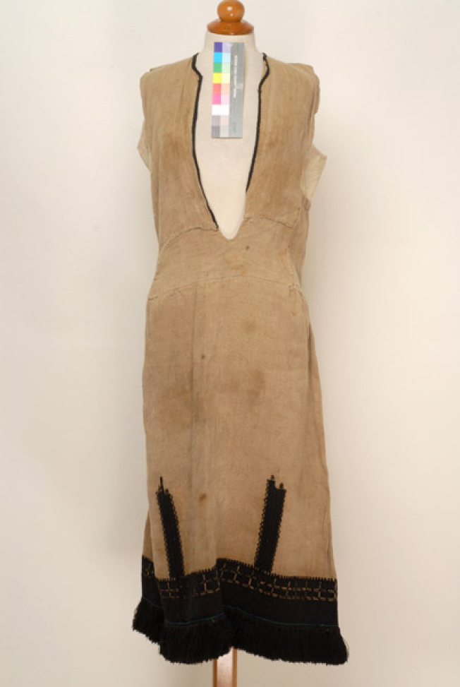Linen chemise embroidered with black silk outradhes