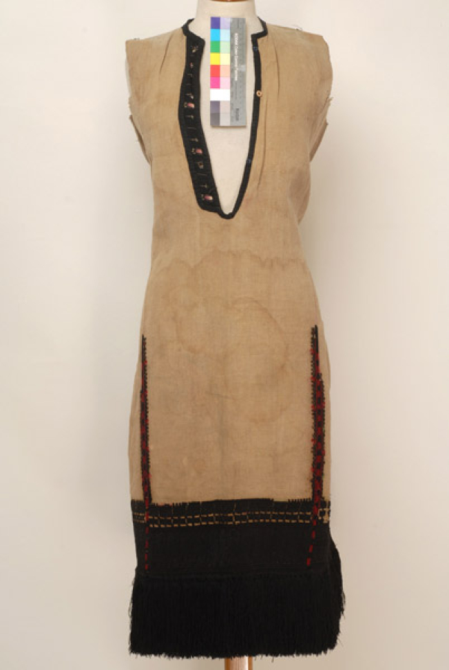 Linen festive sleeveless chemise embroidered with the black and coloured silk outradhes