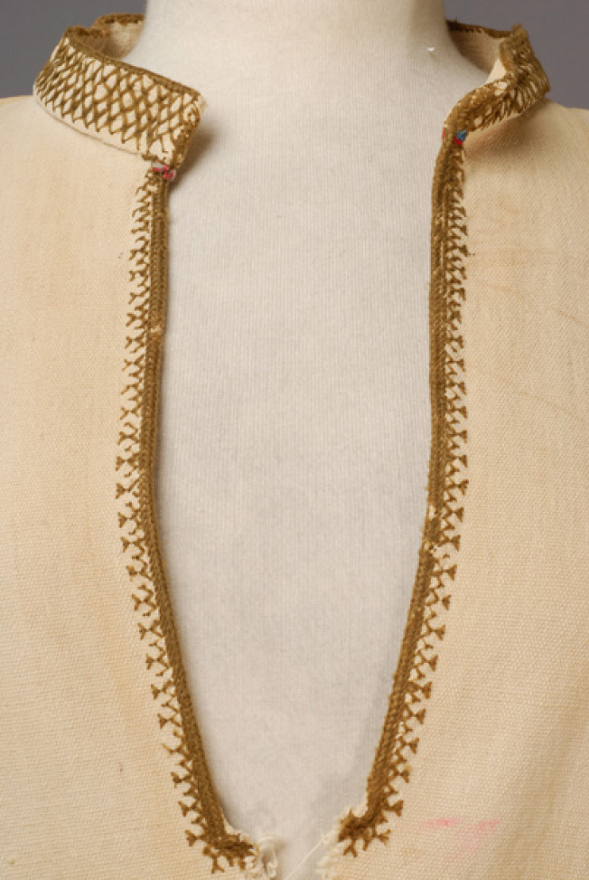 Kolonato chemise, neckline and front opening 
