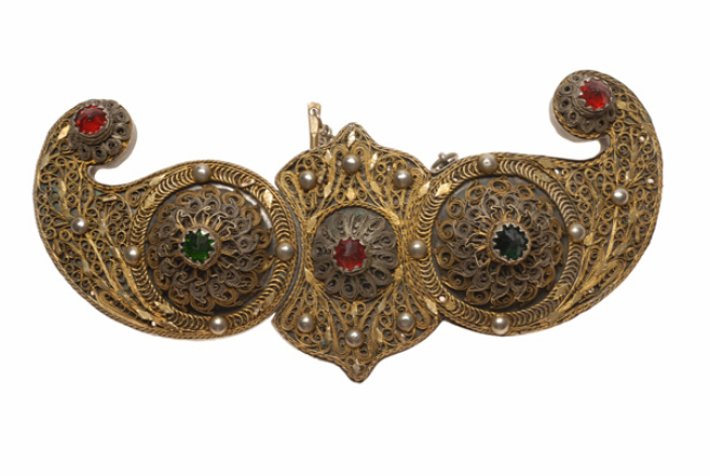 Gilded buckle with wiry multi-leafed rosettes and coloured glass stones 