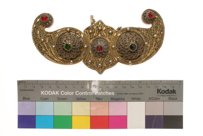 Gilded buckle with wiry multi-leafed rosettes and coloured glass stones 