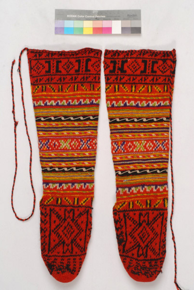 Tsourap(ia), woollen stockings from Antartiko, Florina