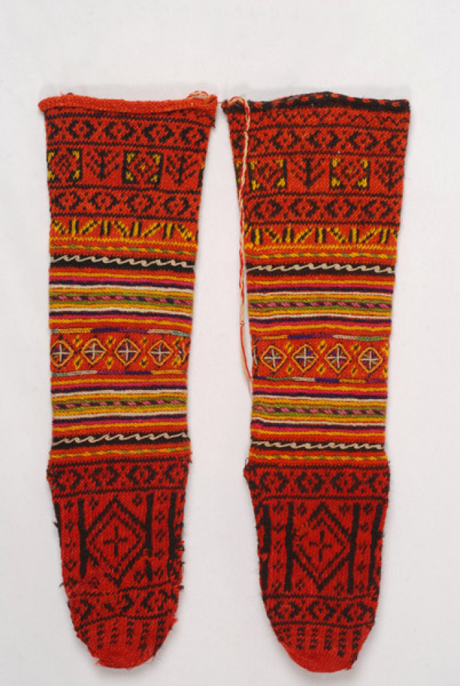 Tsourap(ia), woollen stockings from Antartiko, Florina