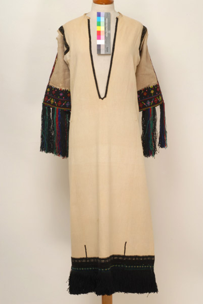 Cotton chemise, embroidered, front