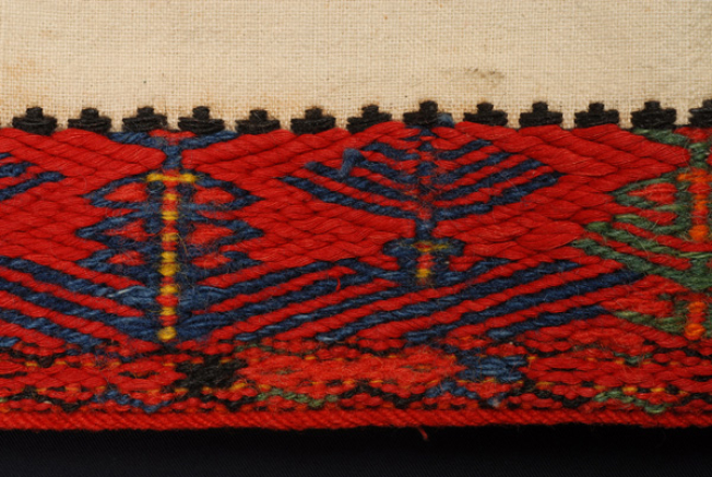 Detail of the embroidered decoration at the border