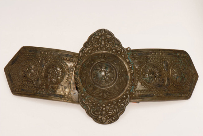 Asimozounaro, gold plated forged buckle with an embossed and engraved decoration, filled with black savati (enamel)