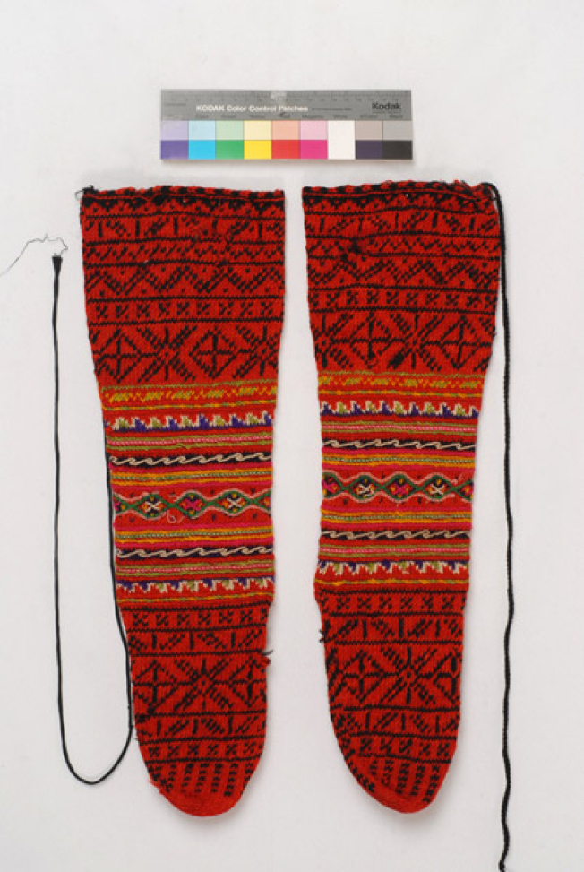 Tsourap(ia), woollen stockings from Antartiko, Florina