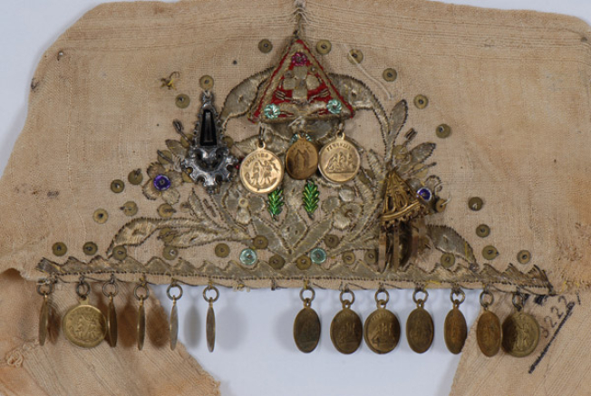 Detail of the gold embroidery with the tselnte technique 