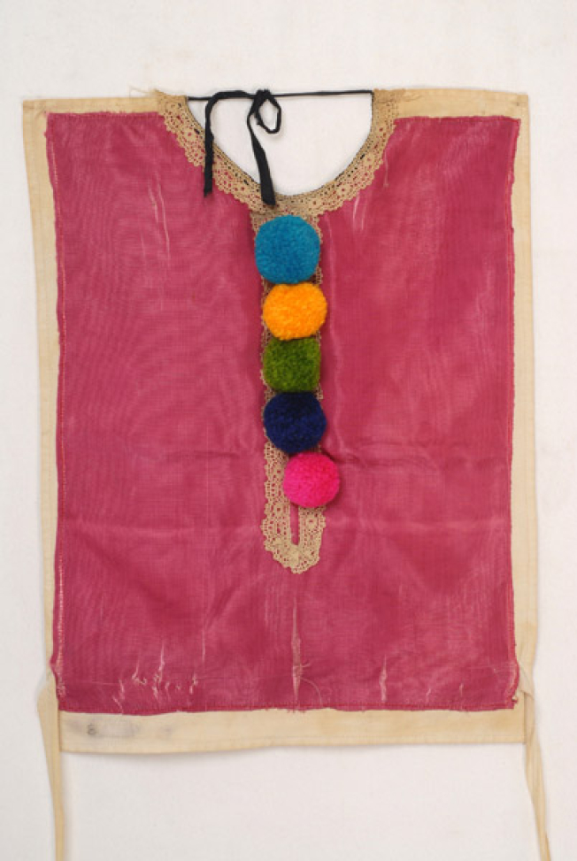 Plastron, pectoral accessory of women's costume from Alona, ornamented with applique lace sold by the metre and coloured woollen small tassels (pon-pon)