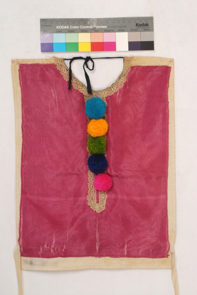 Plastron, pectoral accessory of women's costume from Alona, ornamented with applique lace sold by the metre and coloured woollen small tassels (pon-pon)