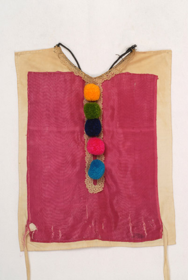 Plastron, pectoral accessory of women's costume from Alona, ornamented with applique lace sold by the metre and coloured woollen small tassels (pon-pon)