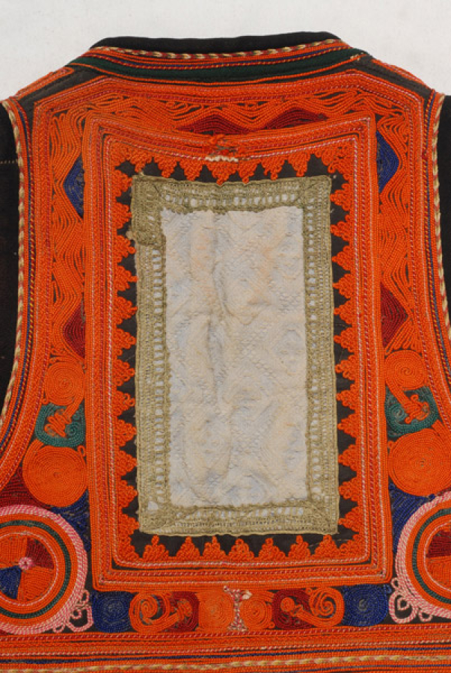 Back: upper part of he decoration