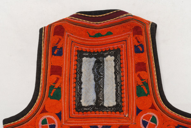 Back: upper decoration 