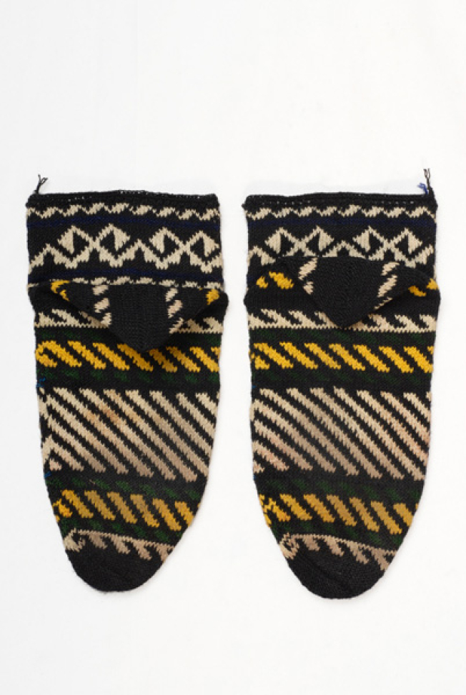 Patounes or kontotsourapa, back