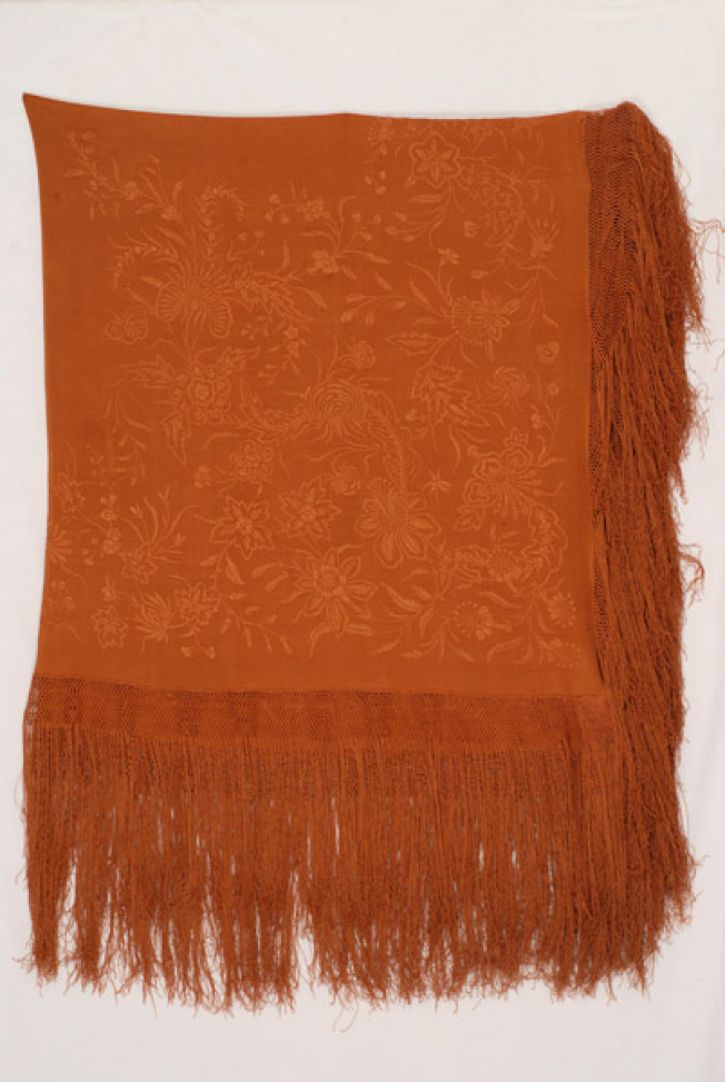Silk kerchief worn around the waist with fringed edge