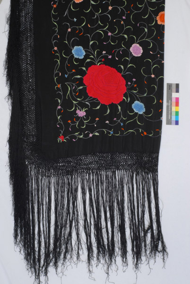Silk aprisimen(i)ο head kerchief with a fringed edge
