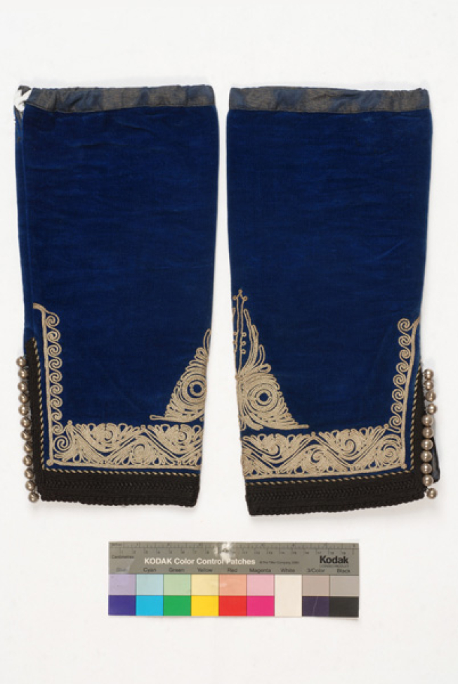 Broumanika, additional velvet sleeves