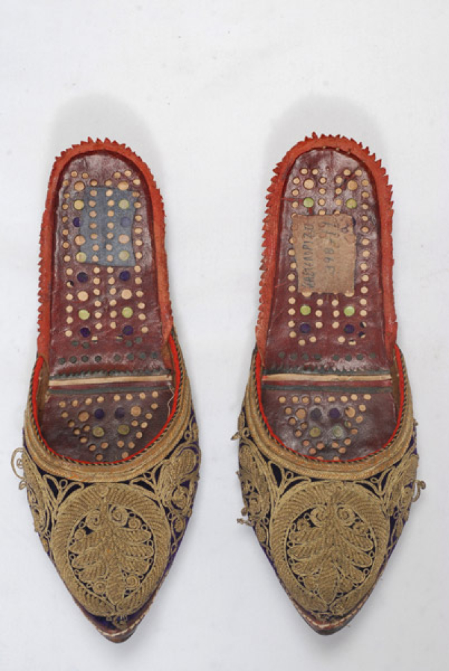 Kontoures, bridal and festive velvet slippers