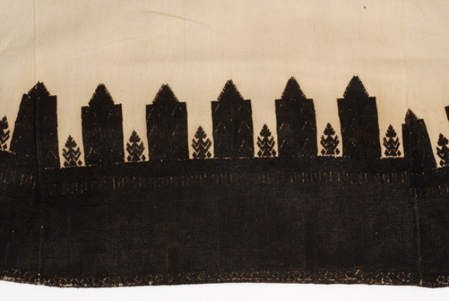 Embroidery of the back "mana"