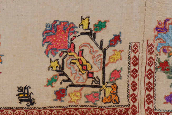 Motif with a dotted flower