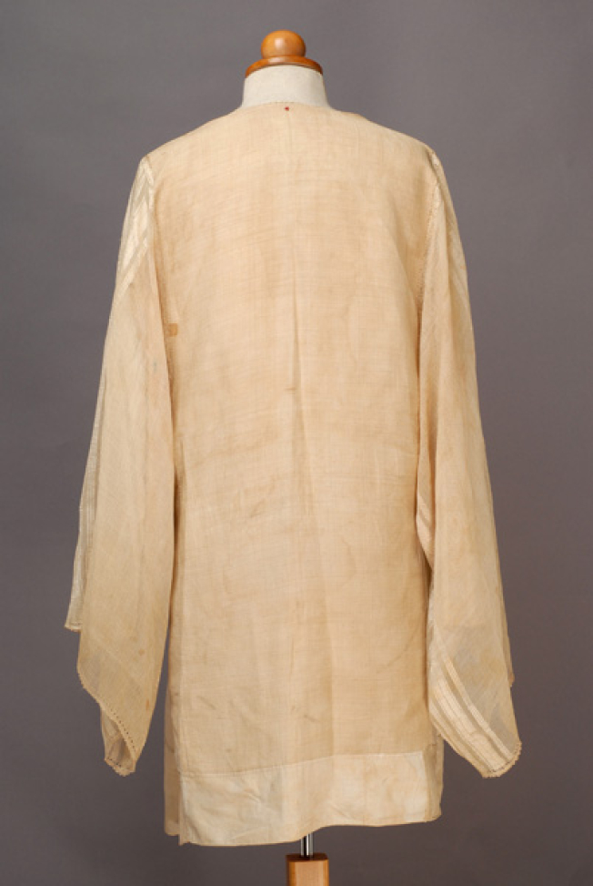 Tsopaniko (shepherd's) chemise with wide sleeves, back