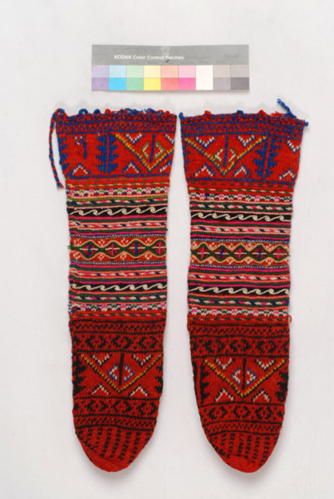 Tsourap(ia), woollen stockings from Antartiko, Florina