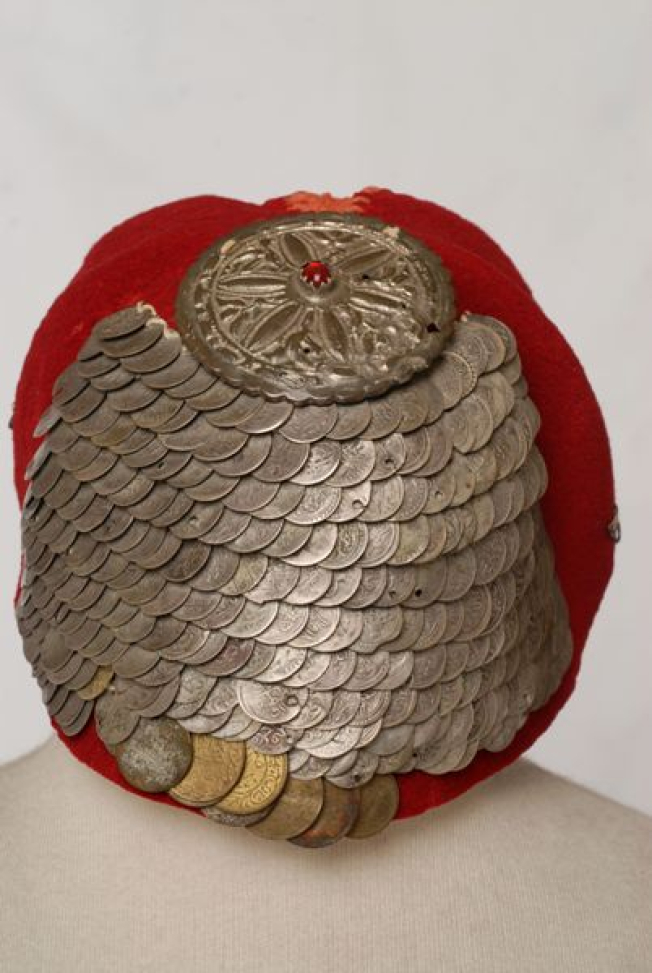Paradomeno tarbush. Applique decoration with silver coins and a metal tassel with a red stone in the centre