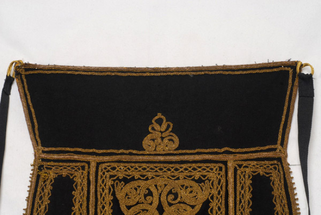 Amboli (trapezoid pattern), type of belt made of black felt. At the bottom, it is ornamented with a small palmette