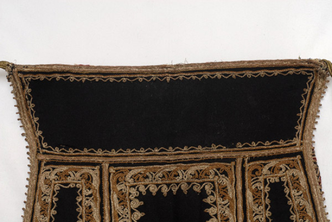 Amboli (trapezoid pattern), type of belt made of black felt, ornamented around with gold and silver cordon