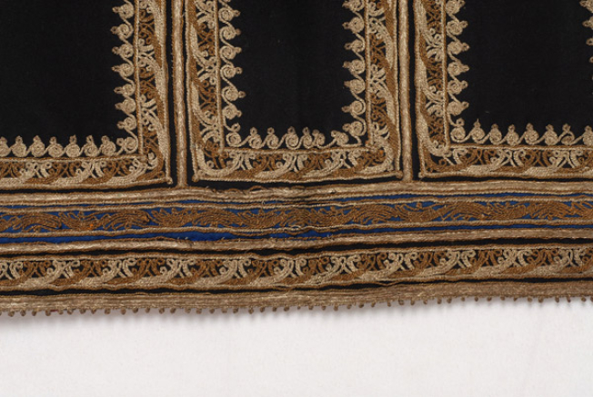 Posta, bottom part of the apron, two band shaped motifs, embroidered on blue and black felt