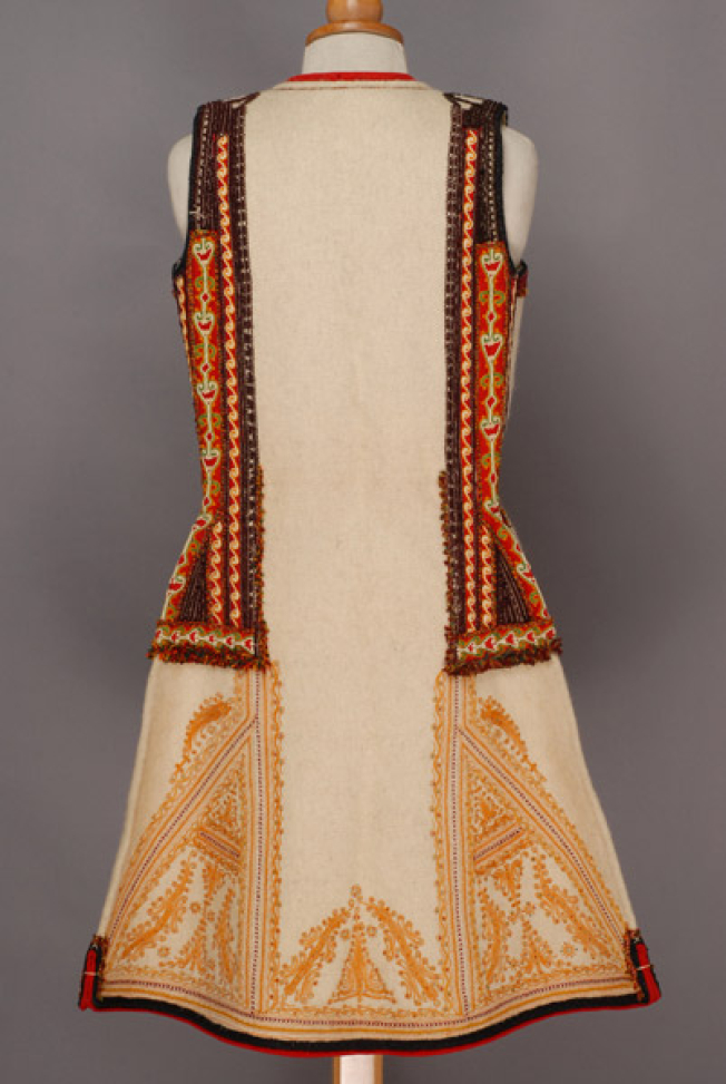 Embroidered bridal sigouni, back