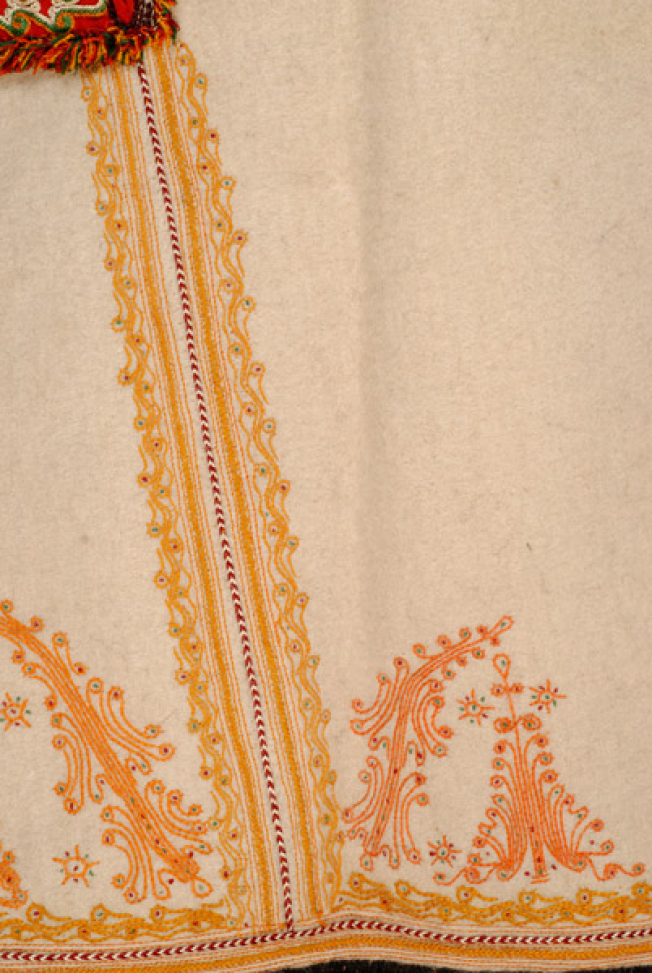 Lagioli, detail of the decoration with yellow silk thread
