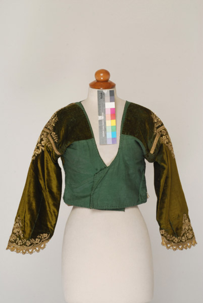 Trito zipouni with embroidey at the frame