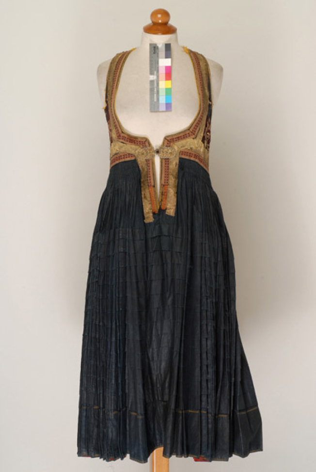 Deftero dress made of red velvet
