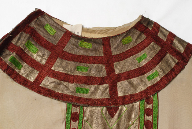 Decoration around the neck