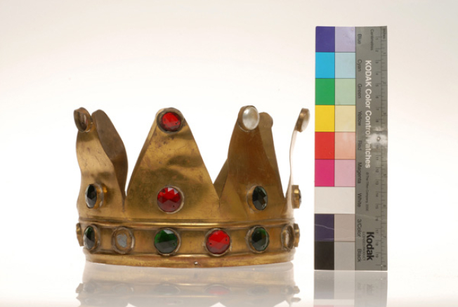 Crown of the "retinue of the Emperor"