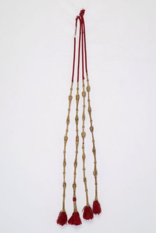 Peskoulia, a kind of ornament made of silk cord wrapped in gold thread that ends in tassels