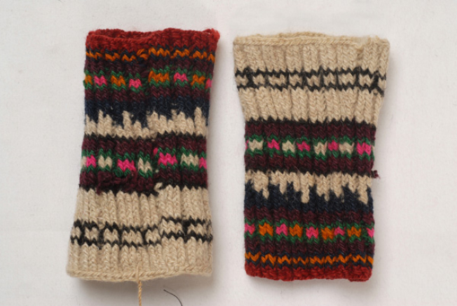 Pair of knitted, woollen wrist-bands from Oreini, Serres