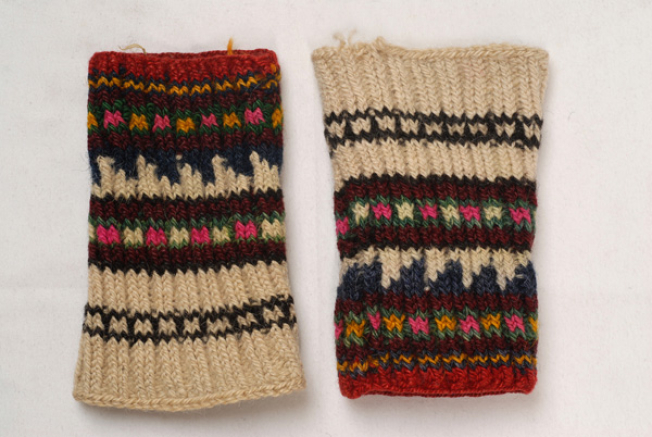 Pair of knitted, woollen wrist-bands from Oreini, Serres