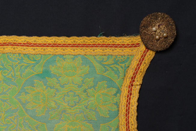 Golden tray - "button" and decorative fillet