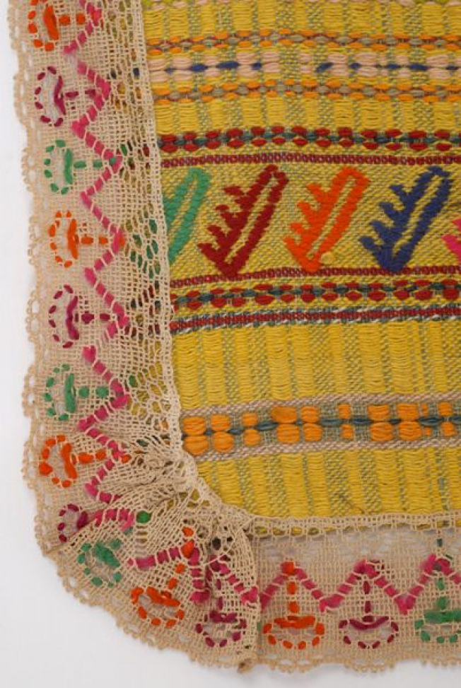 Detail of the embroidery: apron border