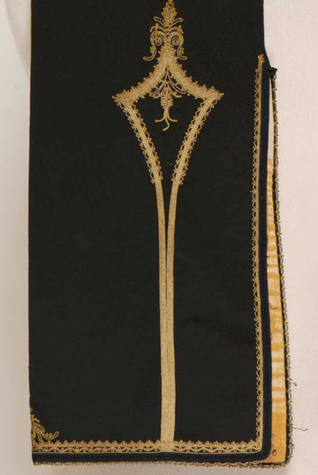 Sleeve, decoration of the back (long decorative motif)