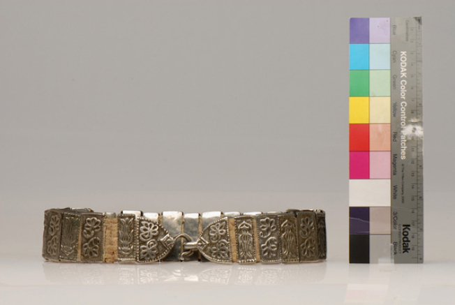 Zonari, silver articulated belt with an embossed decoration 