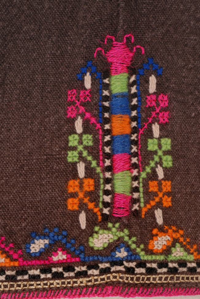 Detail of the decoration at the border: dichte at the vertical seam