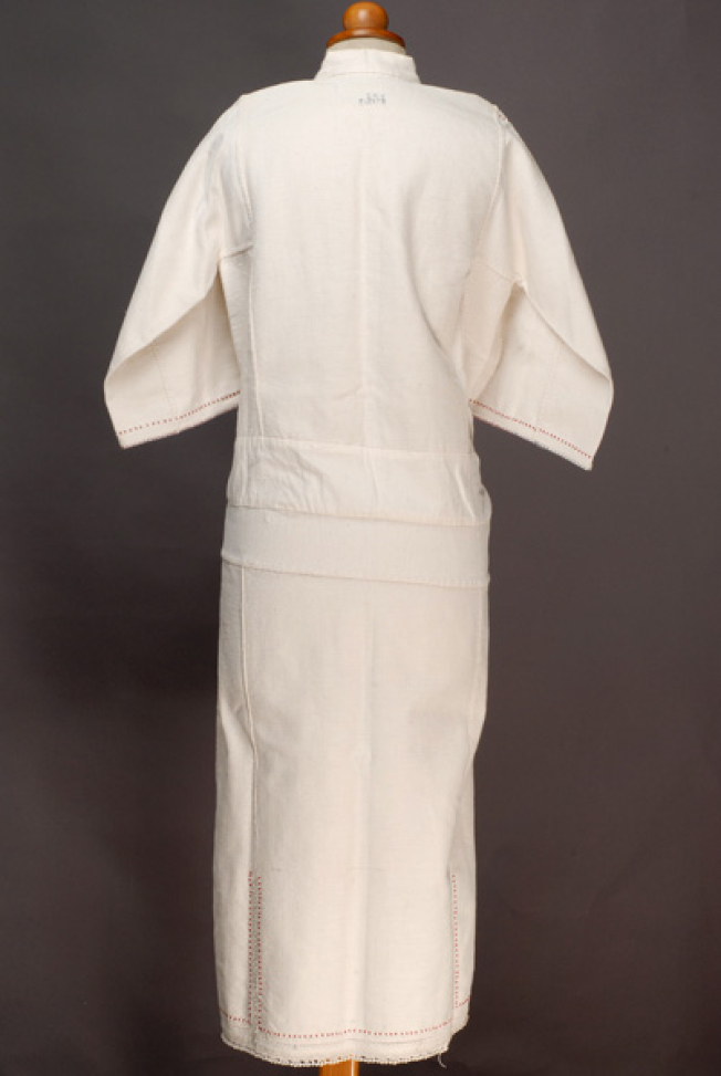 Λευκό βαμβακερό υφαντό πουκάμισο με όρθιο γιακαδάκι, πίσω όψη